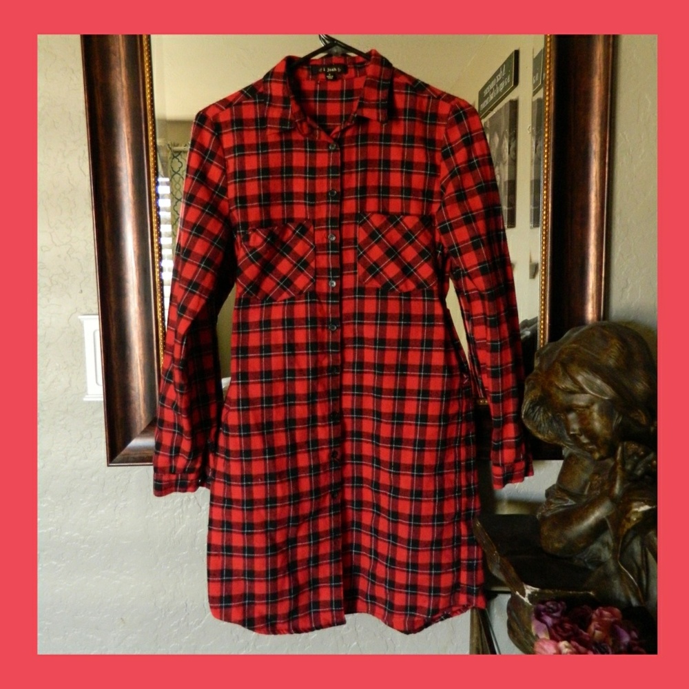 * BEAUTIFUL SQUARED DRESS *